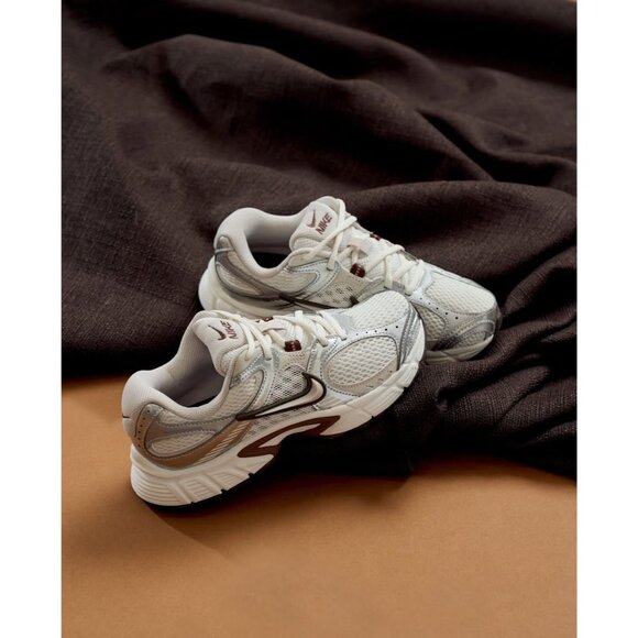 Nike V5 Runner Sneaker in Sail Light Orewood Fauna Brown & Phantom 6.5 New Women - Picture 17 of 17